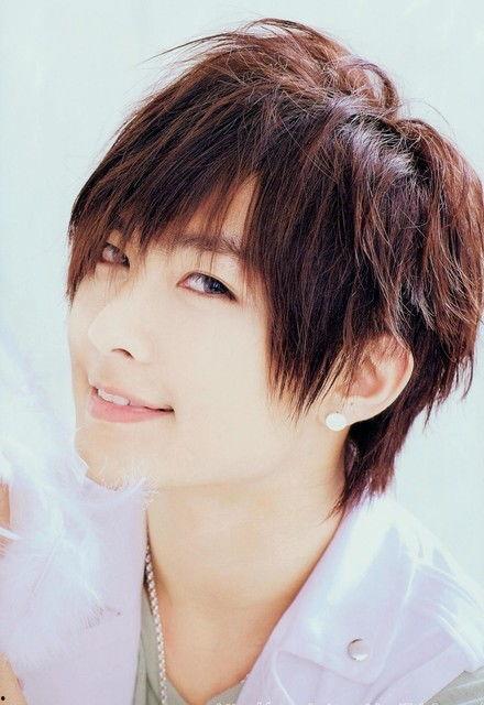 炎亚纶资料,多才多艺的歌手、演员，闪耀舞台的璀璨明星